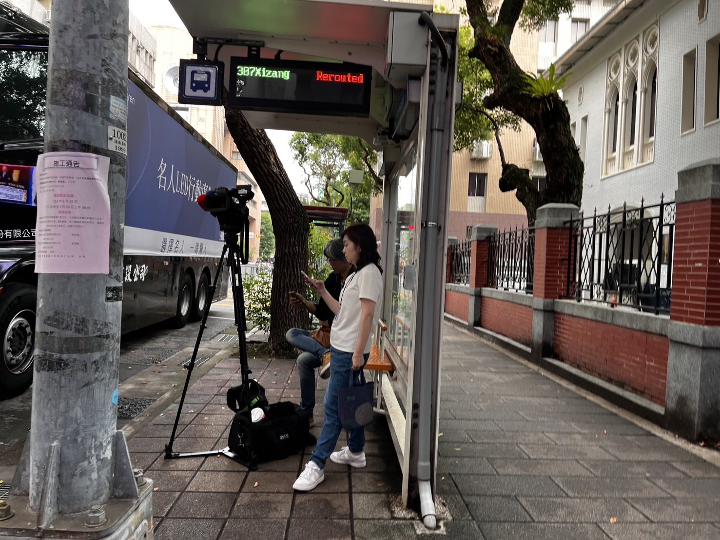 萬人上街頭反黑箱 青島東路另一半是被藍委傅崐萁借走 萬人上街頭反黑箱 青島東路另一半是被藍委傅崐萁借走