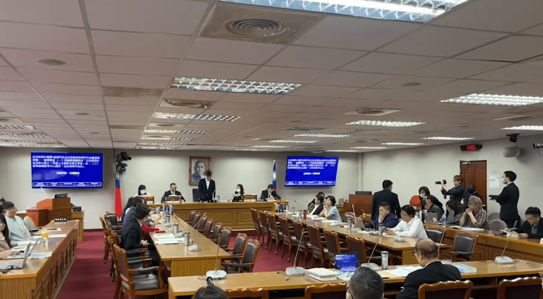 藍委杯葛「國會改革」 傅喊沒收綠委麥克風 柯嗆「表決叫我不能來委員會」 藍委杯葛「國會改革」 傅喊沒收綠委麥克風 柯嗆「表決叫我不能來委員會」