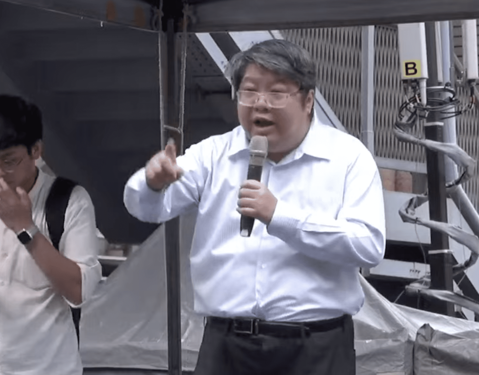 二讀通過藐視國會罪 賴中強直言:「太上質詢權」屬違憲 二讀通過藐視國會罪 賴中強直言:「太上質詢權」屬違憲