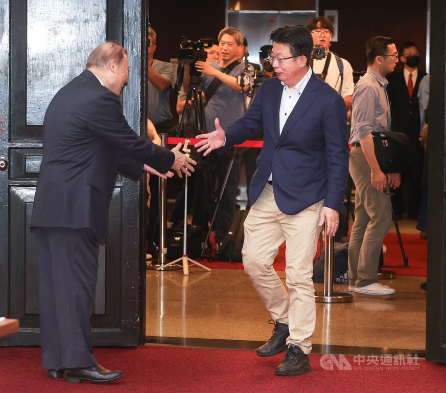 立法院新會期報到 郭國文拔得頭籌 立法院新會期報到 郭國文拔得頭籌