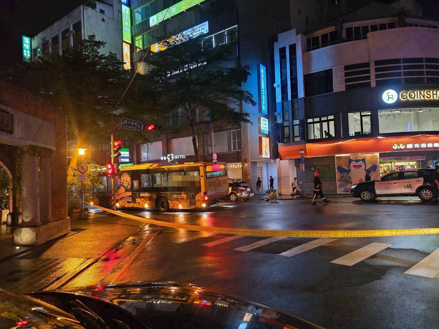 台中2女大生走行人穿越道遭公車撞 1死1傷 台中2女大生走行人穿越道遭公車撞 1死1傷