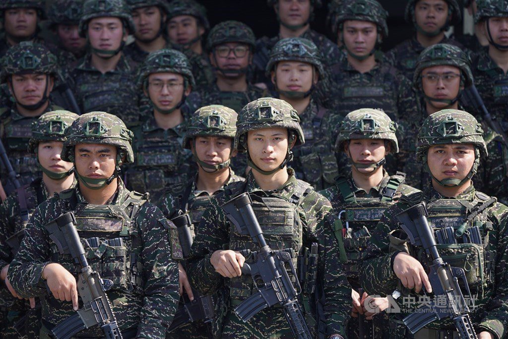 軍人加薪修法藍白各有版本臨時喊卡 下週再闖關 軍人加薪修法藍白各有版本臨時喊卡 下週再闖關