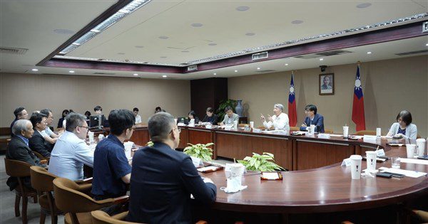 因應關稅衝擊 郭智輝提4大協助方案強化避險宣導 因應關稅衝擊 郭智輝提4大協助方案強化避險宣導