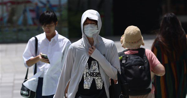 中南部留意短延時豪雨 大台北高溫紫外線偏強 中南部留意短延時豪雨 大台北高溫紫外線偏強