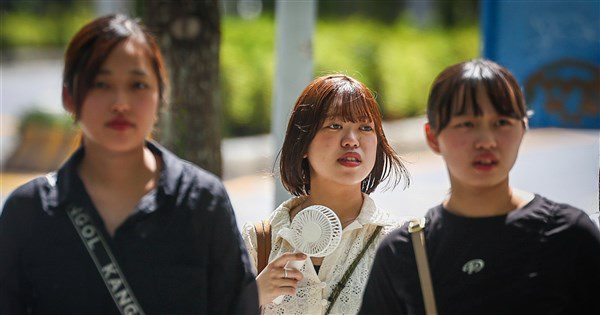 各地水氣偏少 大台北防36度以上高溫 各地水氣偏少 大台北防36度以上高溫