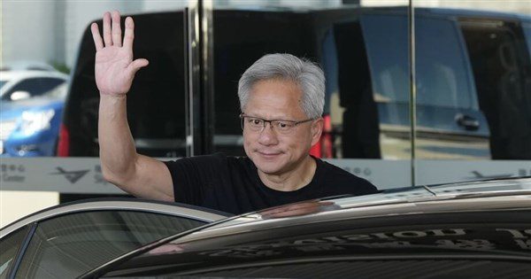 輝達黃仁勳今年三度來台 將訪台積電高層討論新產品 輝達黃仁勳今年三度來台 將訪台積電高層討論新產品