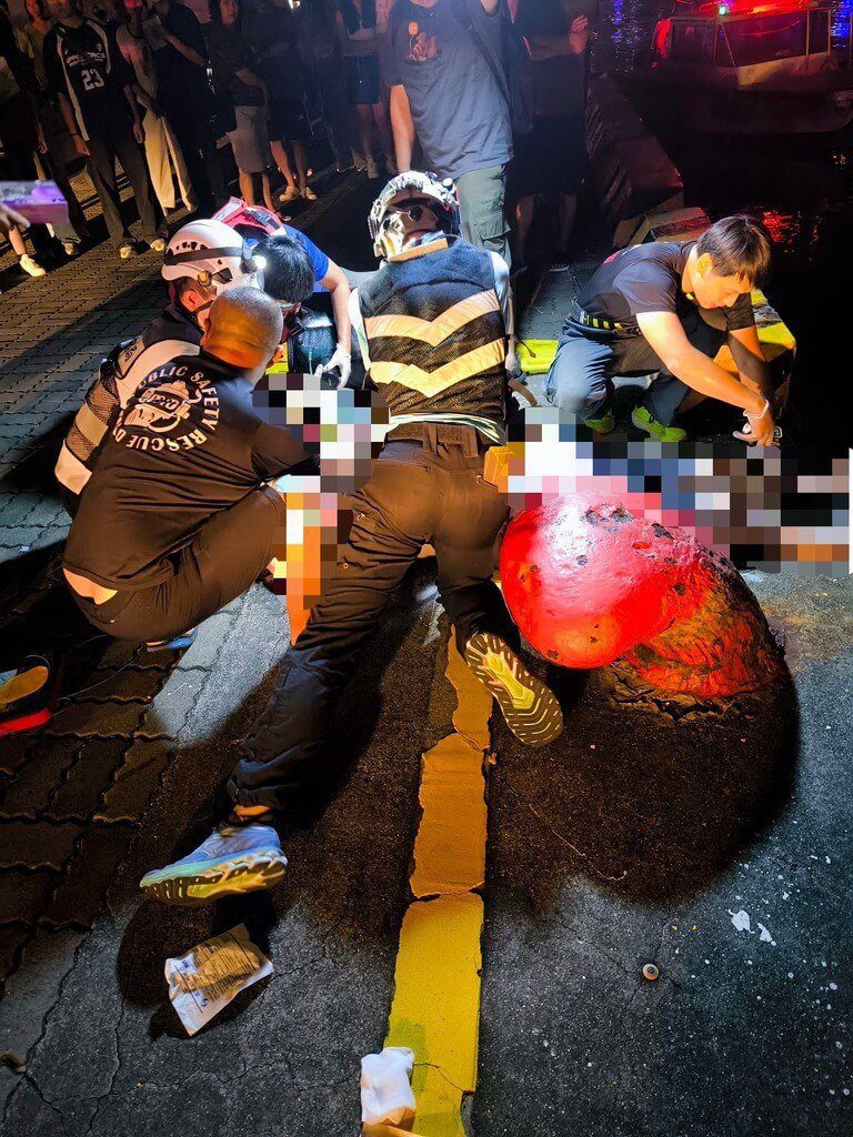 加拿大籍男子疑飲酒高雄駁二特區落海 送醫搶救 加拿大籍男子疑飲酒高雄駁二特區落海 送醫搶救