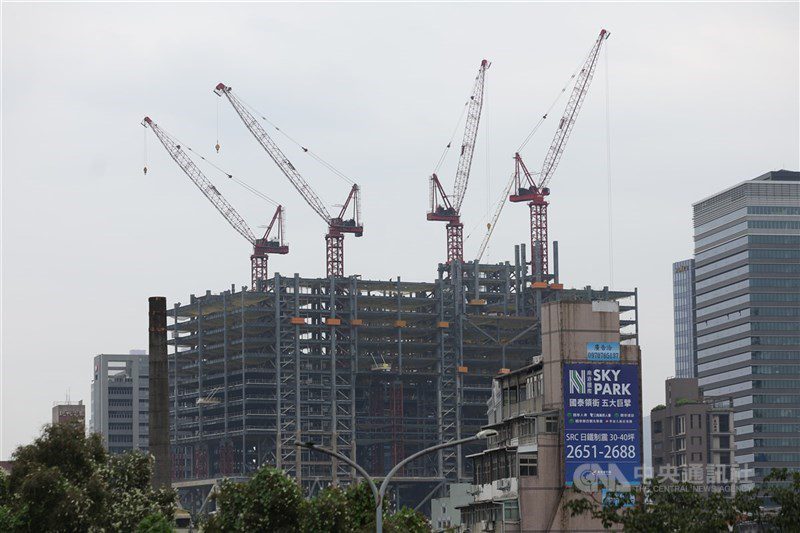 金管會統計顯示，10月36家國銀銀行法72條之2整體水位續降至25.73%，續創2016年5月以來、9年半低點。（中央社檔案照片）