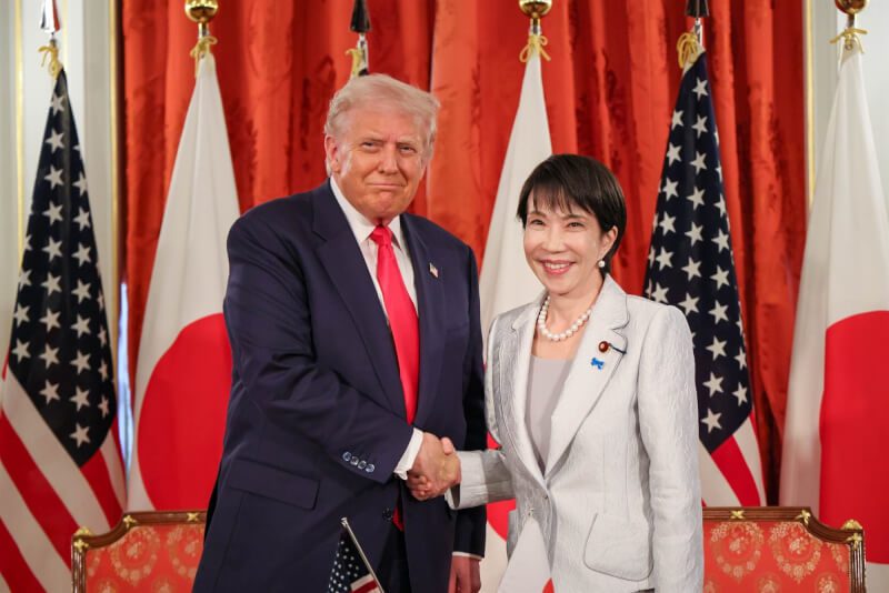 美國總統川普（左）與日本首相高市早苗（右）10月28日會晤。（共同社）