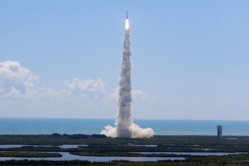圖為2024年6月5日星際客機在美國佛州升空。（路透社）