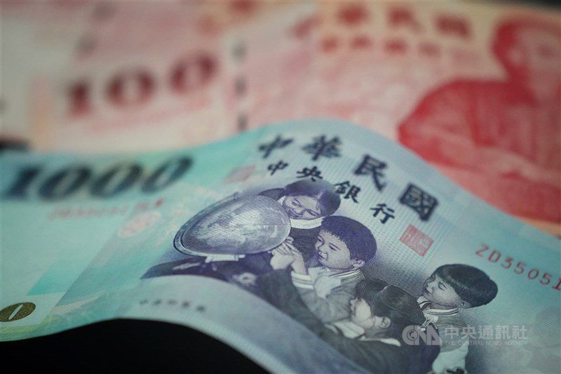 金管會統計顯示，國銀截至10月底對新南向授信餘額為新台幣1兆9061億元，今年前10月累計增額為857億元，全年達標率約117%。（中央社檔案照片）