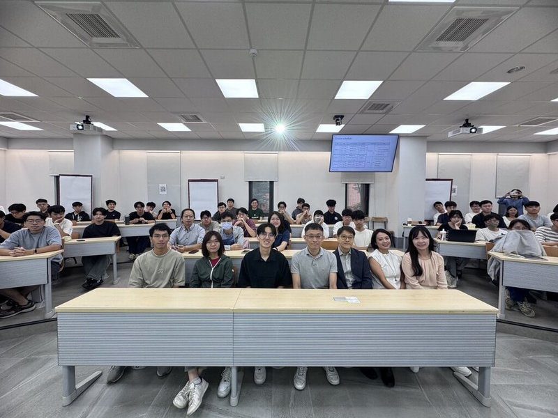 半導體設備廠科林研發27日宣布，攜手成功大學智慧半導體及永續製造學院開設半導體製程技術原理與應用課程，將產業專業知識導入台灣高等教育體系。（科林研發提供）中央社記者張建中傳真　114年11月27日