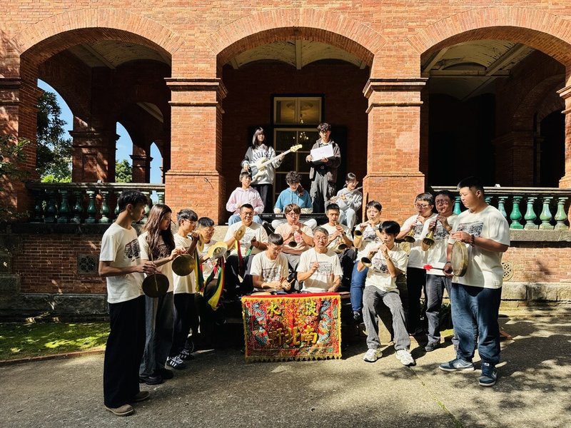 新北市立淡水古蹟博物館7日將在淡水紅毛城舉辦戶外音樂會「風入松SONATA-淡水聽」，由新北文化獎得主「淡水南北軒」藝師與台大創新設計學院學生共同演出。（淡水古蹟博物館提供）中央社記者曹亞沿傳真　114年12月1日