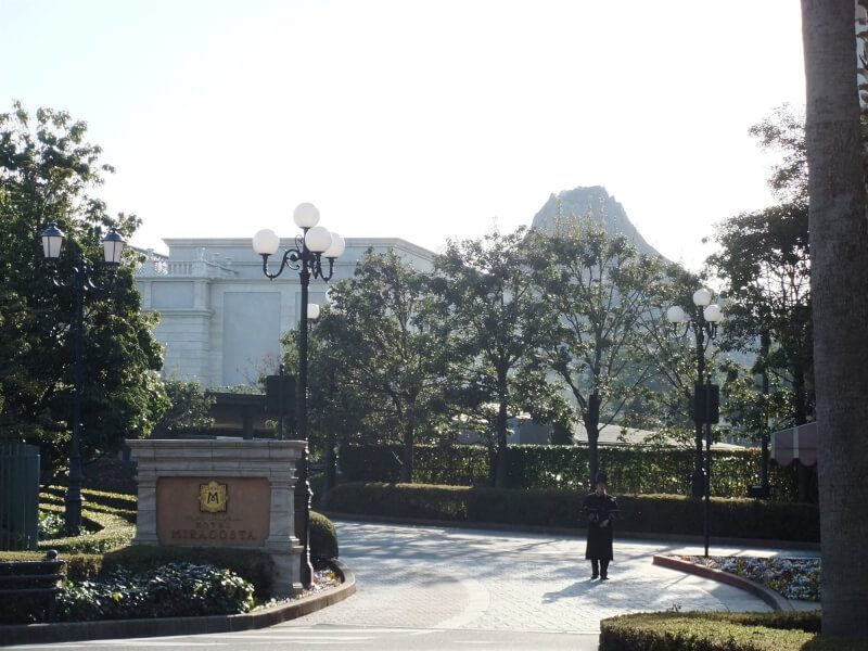 圖為日本東京迪士尼海洋觀海景大飯店入口。（圖取自維基共享資源；作者mekarabeam，CC BY-SA 3.0）