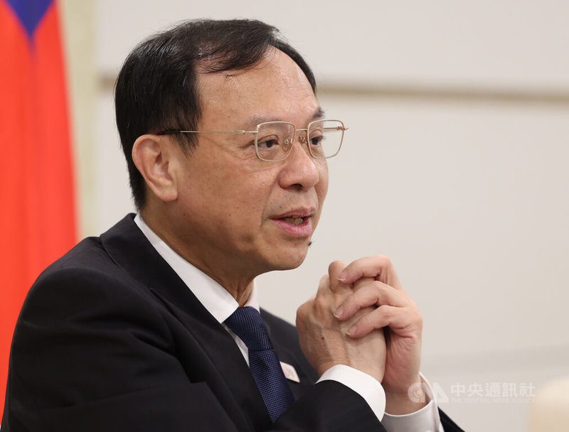 衛福部長石崇良（圖）接受中央社專訪指出，執行削骨、全臉拉皮、大量抽脂等高風險手術的醫美診所，應列入評鑑以維護病人安全；至於醫院評鑑也將要改革，「不要為了評鑑而關病床、停休」，並重視病人經驗。中央社記者張新偉攝　114年11月30日