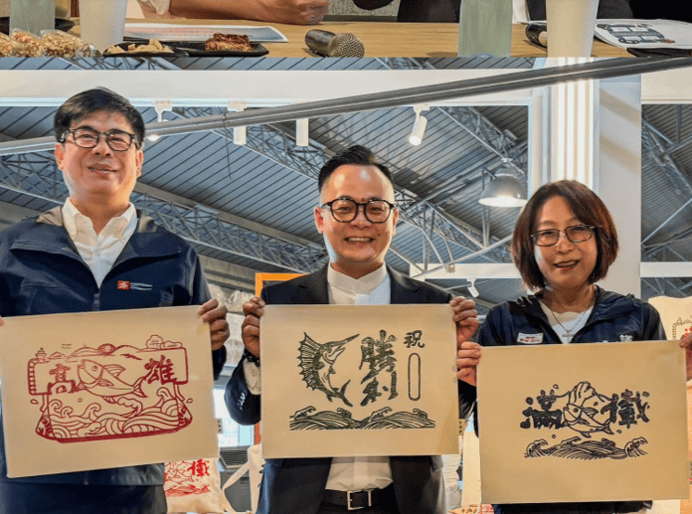 遮陽傘造價南北差很大 陳其邁嘆「有人卡有錢」 遮陽傘造價南北差很大 陳其邁嘆「有人卡有錢」