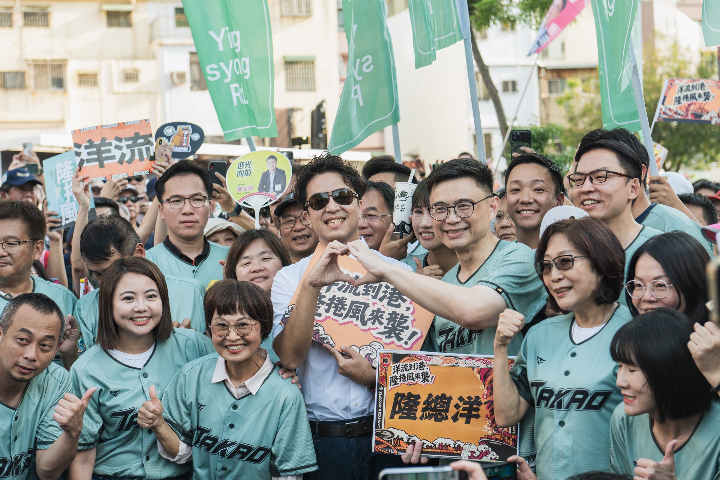 「洋流」湧進高雄!沈伯洋、賴瑞隆玩SUP互虧想撞下水 首玩獲90分評分 「洋流」湧進高雄!沈伯洋、賴瑞隆玩SUP互虧想撞下水 首玩獲90分評分