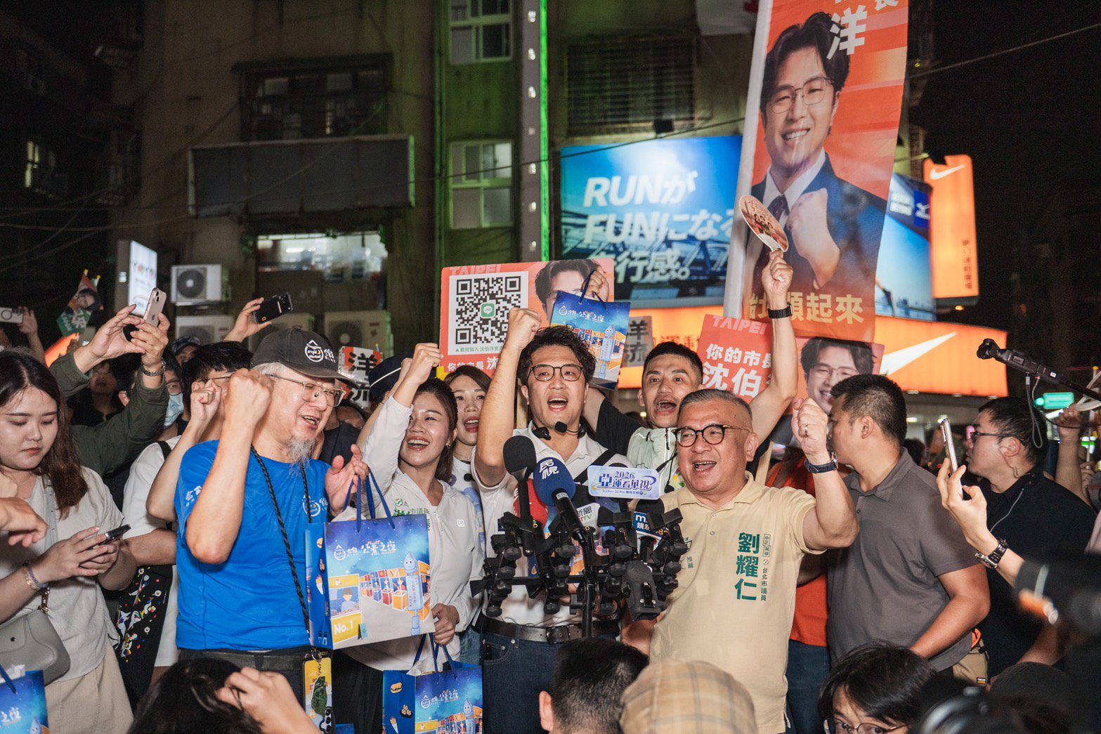 重返母校公館掃街熱度爆棚 沈伯洋細數台大美食力挺在地商圈 重返母校公館掃街熱度爆棚 沈伯洋細數台大美食力挺在地商圈