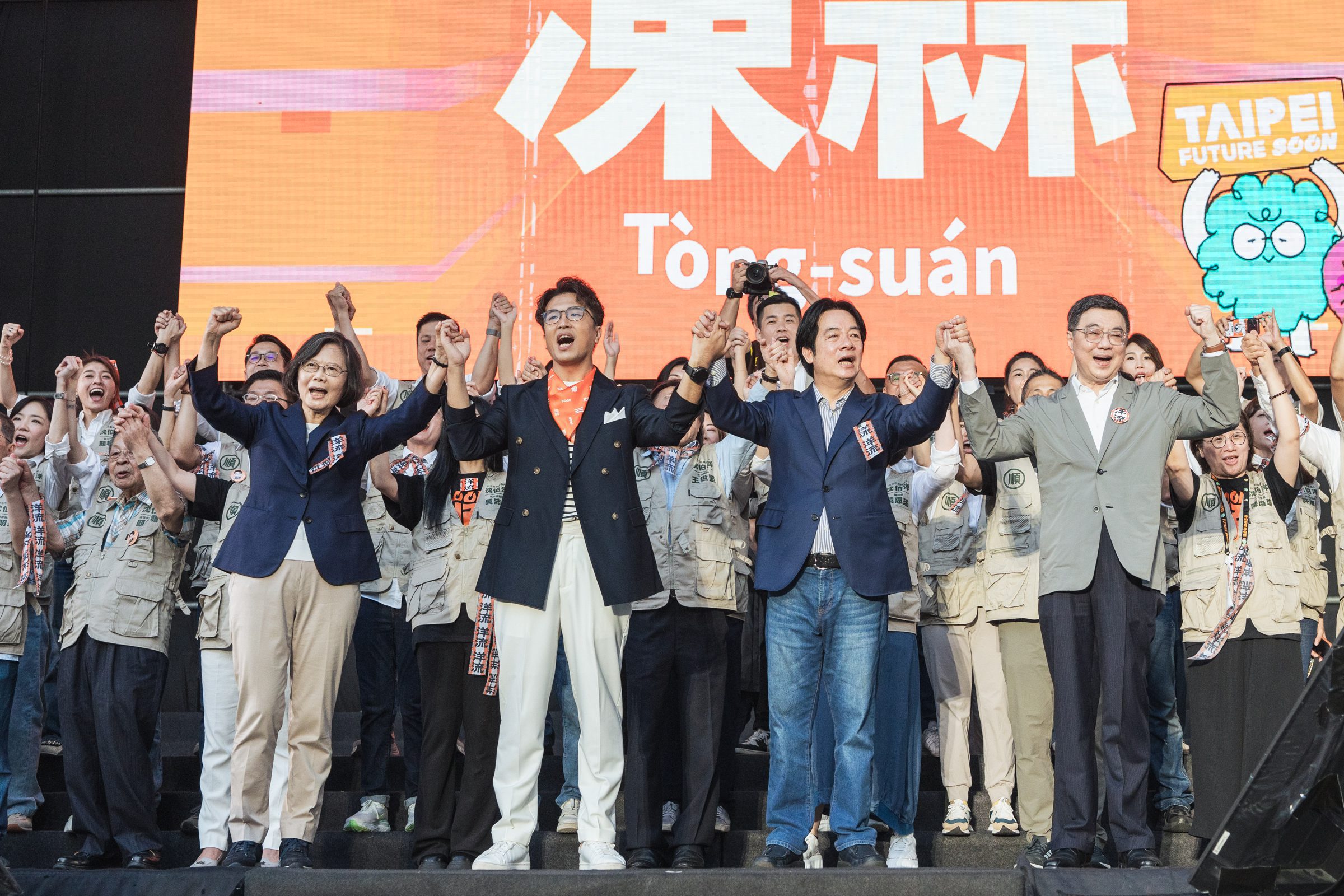 林正二：沈伯洋近日推出「台北大洋流」，籲請全台與海內外國人登記為船員，更激起小英前總統、賴總統、卓院長以及全台與海內外國人興高采烈地參加。