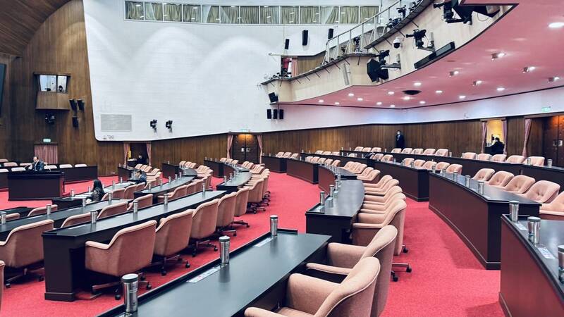 立院週二院會國民黨立委大遲到?!綠委林楚茵:人呢? 立院週二院會國民黨立委大遲到?!綠委林楚茵:人呢?