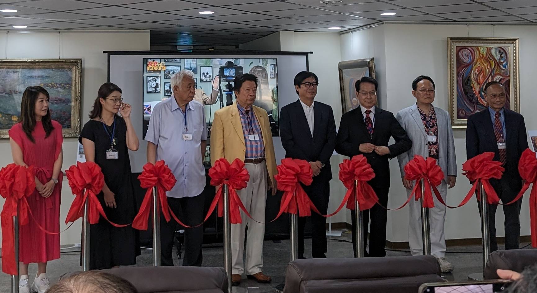 「旅美醫生」畫家施哲三 回到高雄家鄉舉辦油畫展 「旅美醫生」畫家施哲三 回到高雄家鄉舉辦油畫展