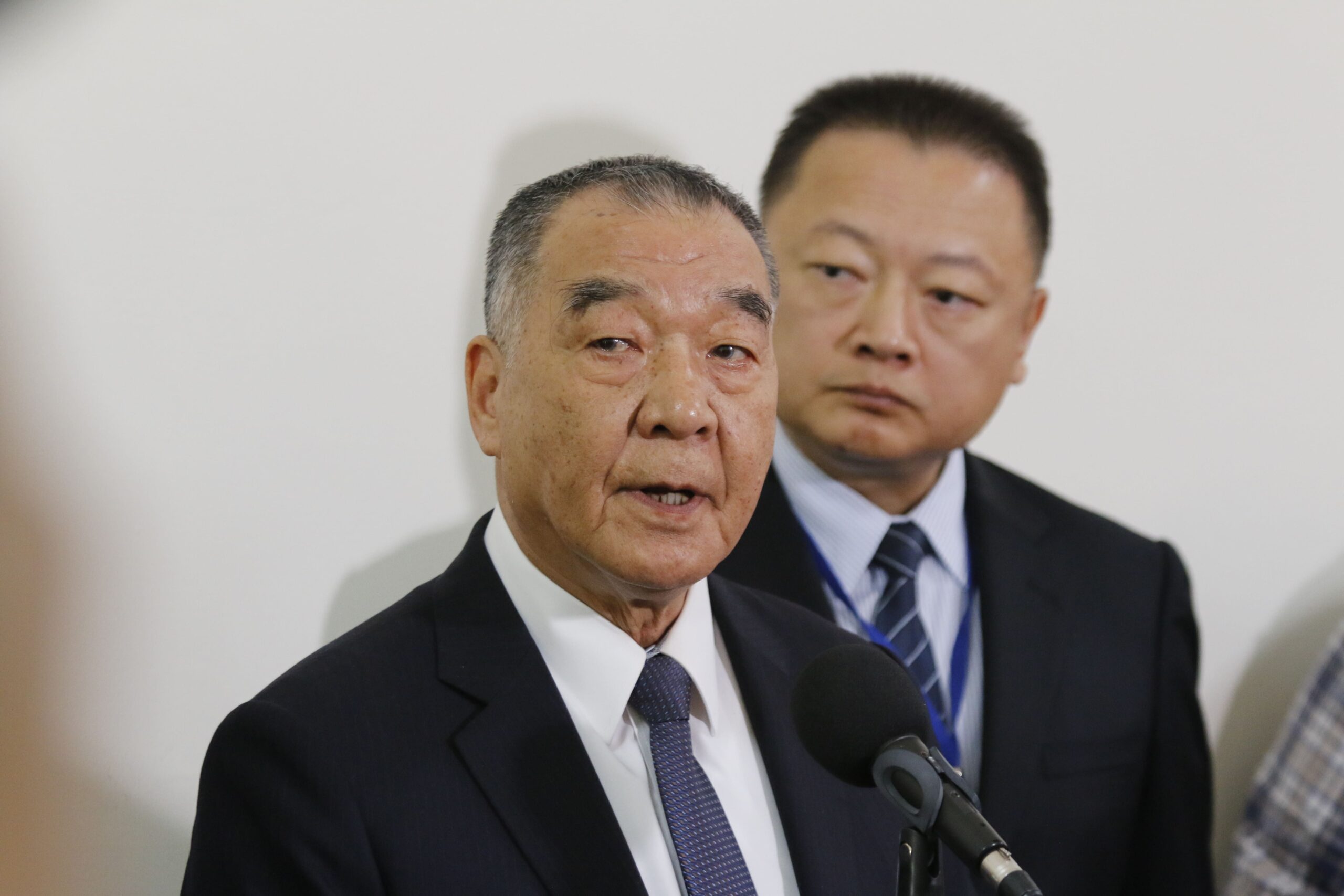 兒子染黃爭風波 邱國正哽咽：做他的支柱 他是我兒子