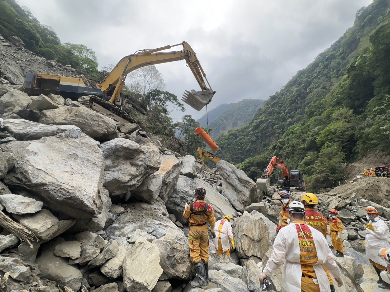花蓮強震造成16死 砂卡礑步道1家5口找到了