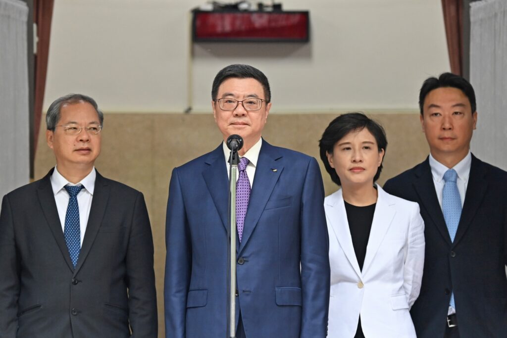 手機定位監控風波持續延燒   卓榮泰：三大電信業者均否認