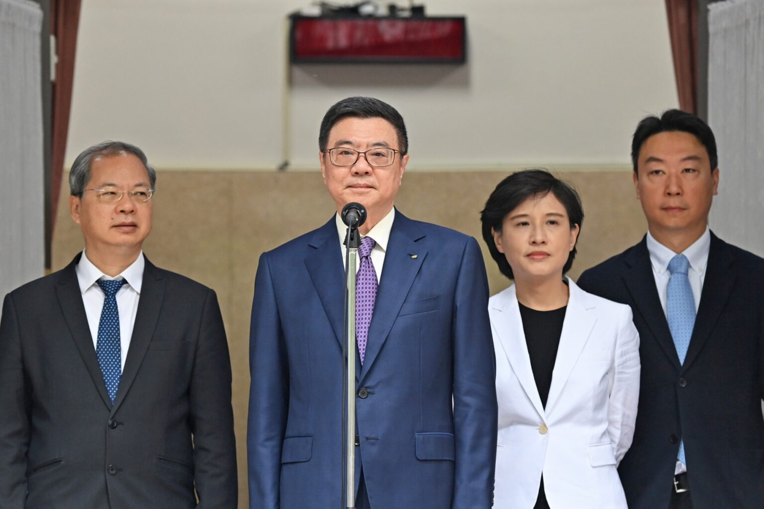 手機定位監控風波持續延燒 卓榮泰:三大電信業者均否認 手機定位監控風波持續延燒 卓榮泰:三大電信業者均否認