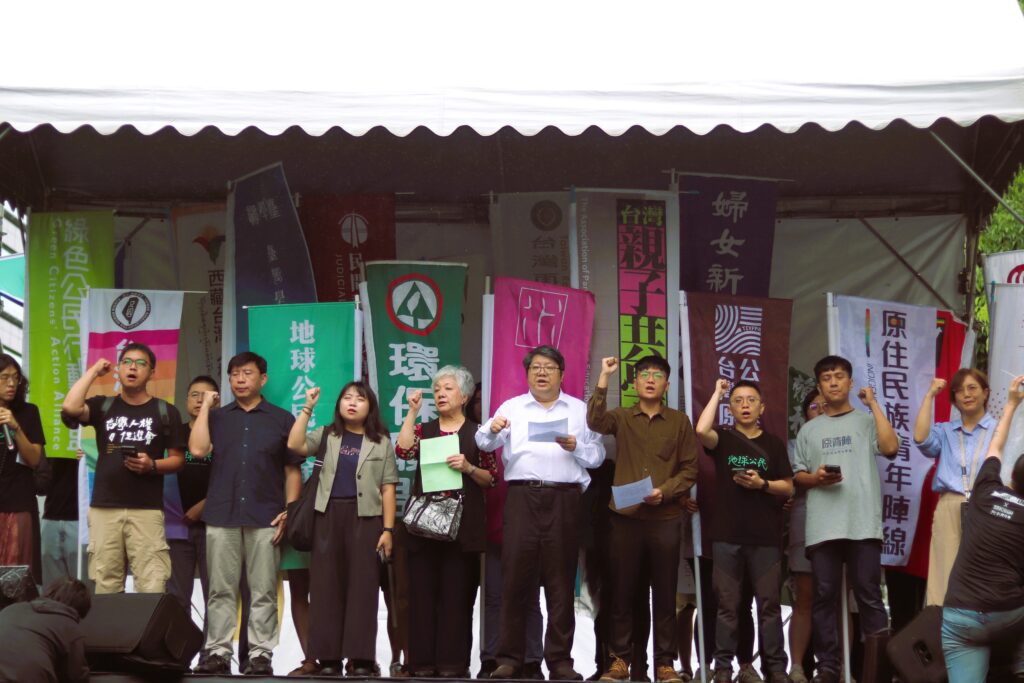 青鳥行動再度集結濟南路   經民連稱若軟弱「傅崐萁將軟土深掘」