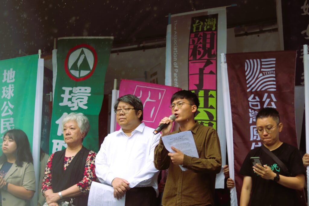 藍白力拼今三讀「國會擴權法案」  許冠澤呼籲藍白立委懸崖勒馬