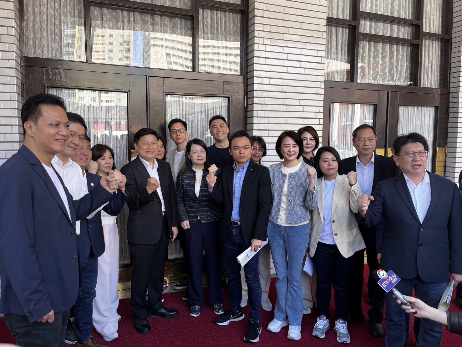 國民黨團宣布夜宿輪守立院議場 每6個委員輪守6個小時 國民黨團宣布夜宿輪守立院議場 每6個委員輪守6個小時