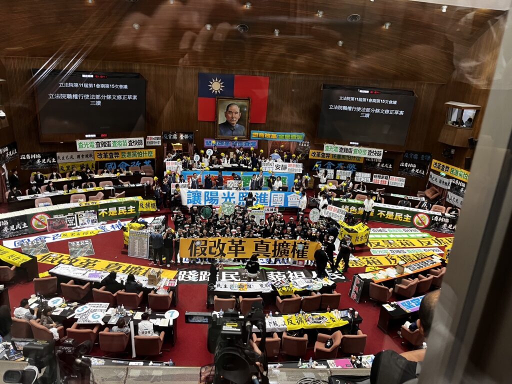 立院三讀通過「國會擴權法案」 反質詢、藐視國會確定入法