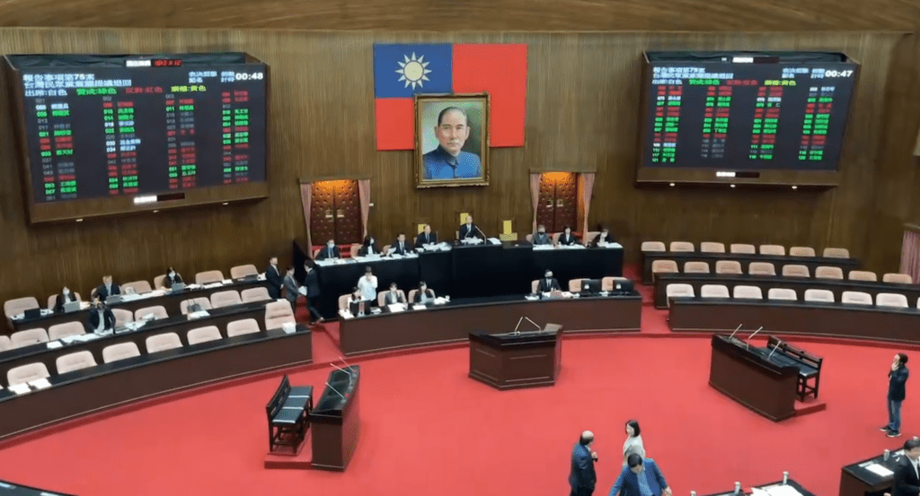 沈伯洋提修法「民代赴中要報備」 民眾黨院會封殺再度回到程序委員會