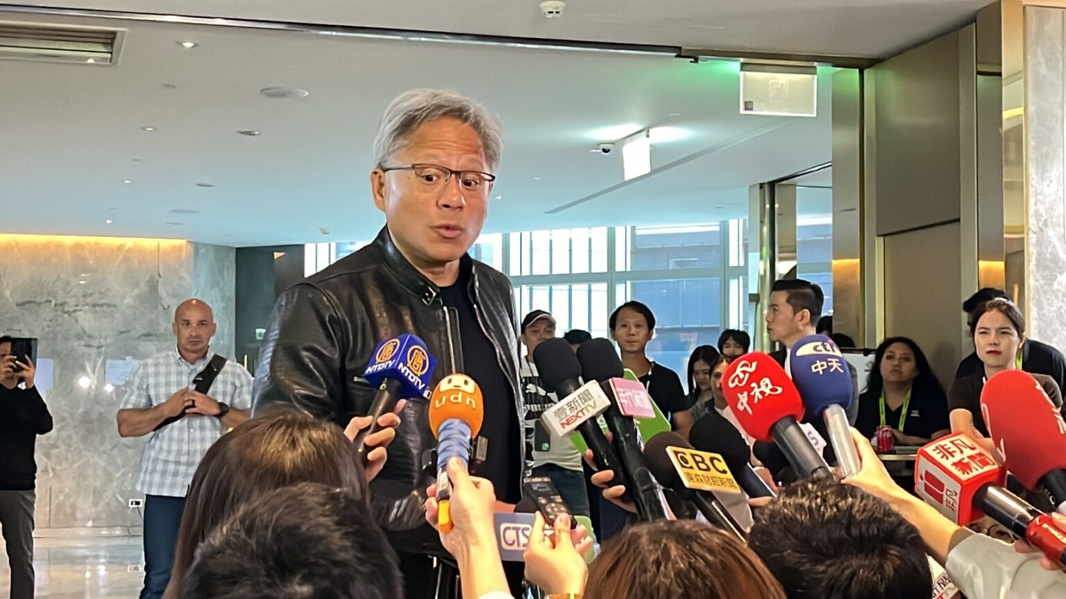 黃仁勳返台高調行程是否影響中國市場 老黃:盡力做到最好 黃仁勳返台高調行程是否影響中國市場 老黃:盡力做到最好