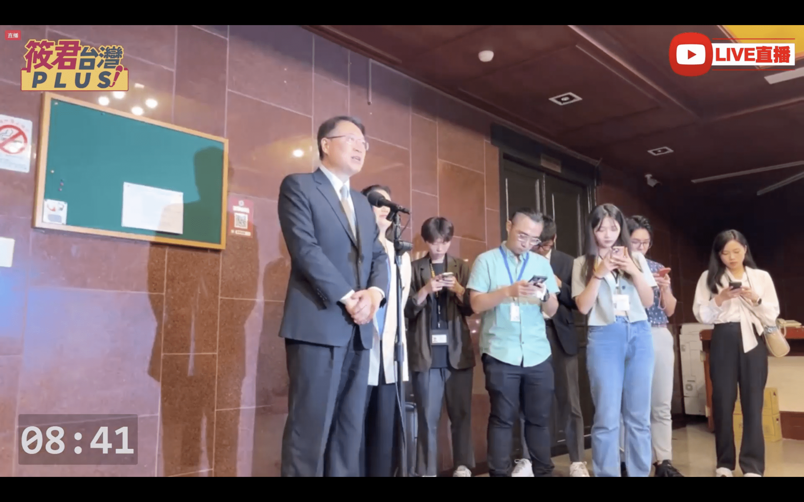 林右昌特地赴立院為綠委打氣加油 揭露下一步將會是釋憲 林右昌特地赴立院為綠委打氣加油 揭露下一步將會是釋憲