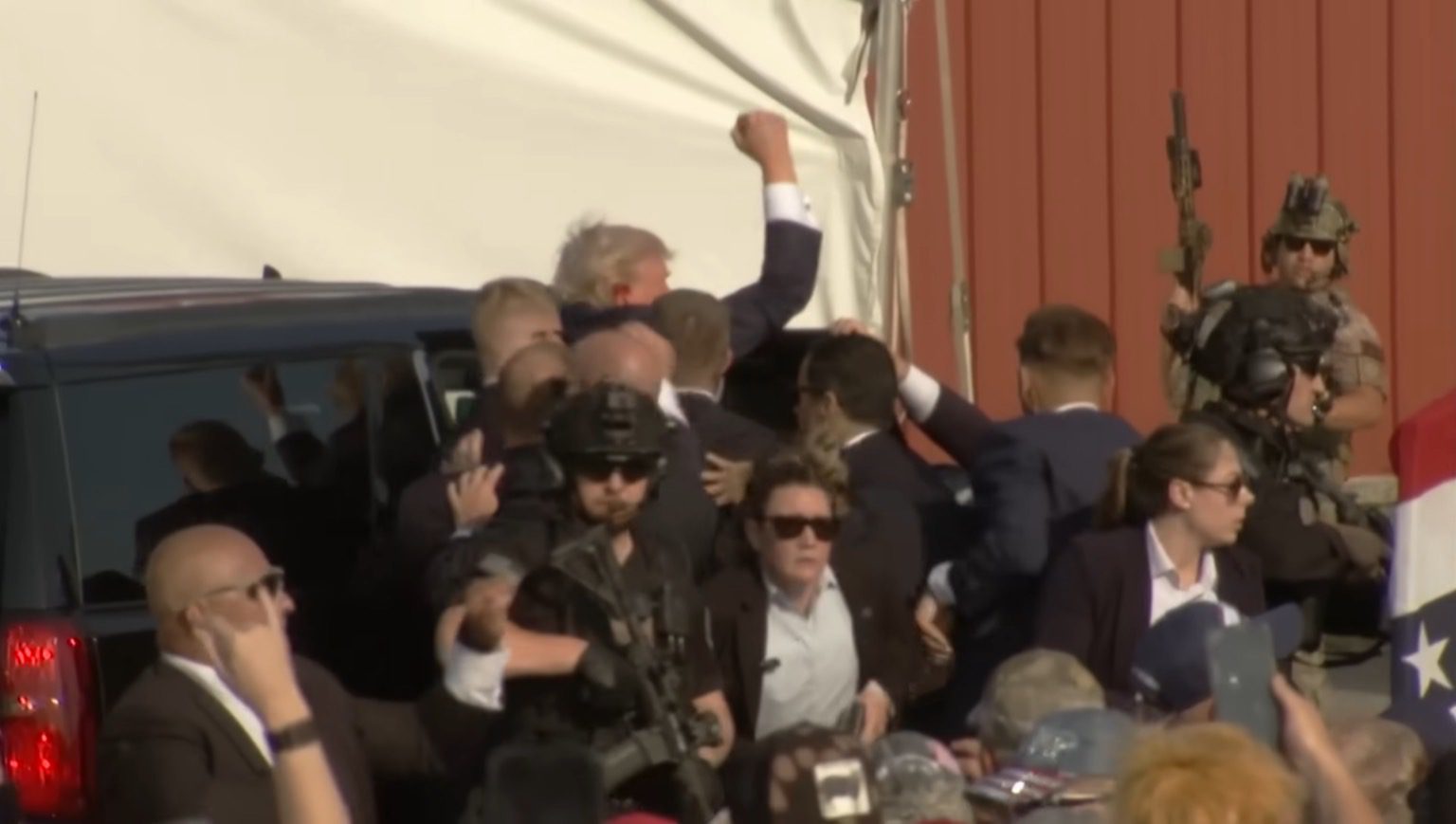 川普最新聲明回憶案發當下 右耳中彈大量出血喊「天佑美國！」