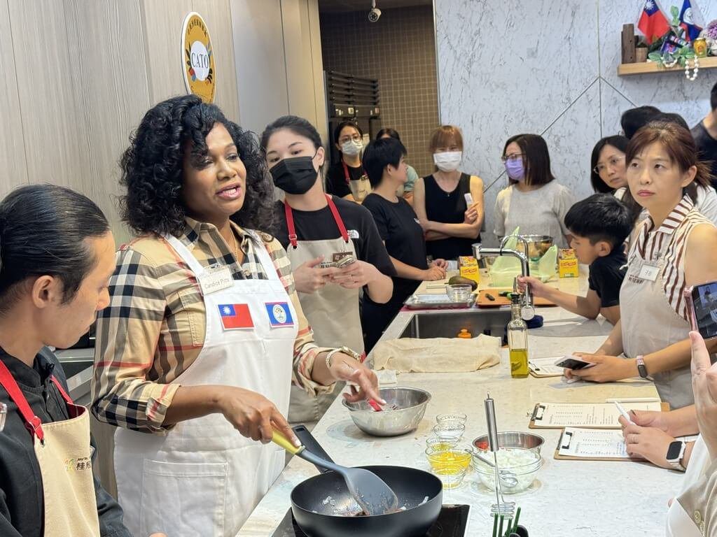 貝里斯大使示範傳統早餐 分享低醣版私房「炸傑克」 貝里斯大使示範傳統早餐 分享低醣版私房「炸傑克」