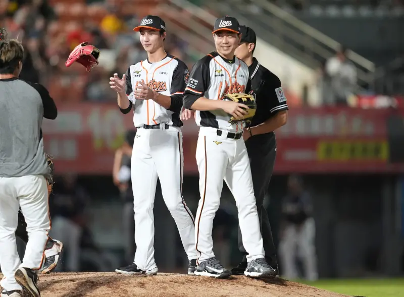 獅隊新聘任外籍教練霍斯曼 協助一二軍投手調整