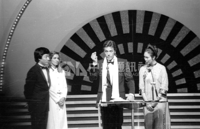 亞蘭德倫安葬自家莊園 葬禮低調僅親友出席