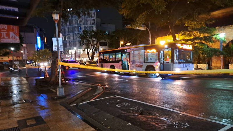 2東海女大生過馬路遭客運撞上1死1傷 校方憤怒譴責 2東海女大生過馬路遭客運撞上1死1傷 校方憤怒譴責