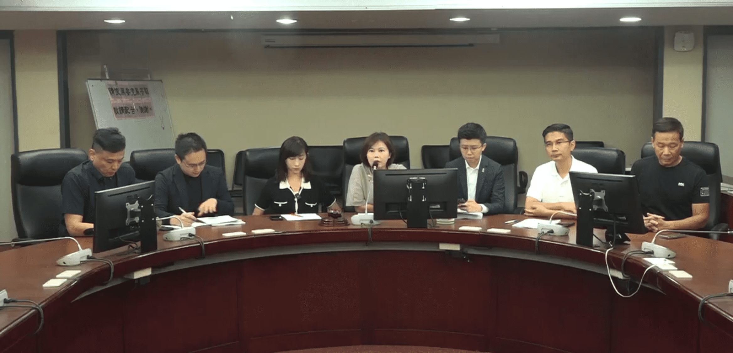 北市議會京華城案專案調查報告出爐 都委會成員多次質疑容積率卻遭無視 北市議會京華城案專案調查報告出爐 都委會成員多次質疑容積率卻遭無視