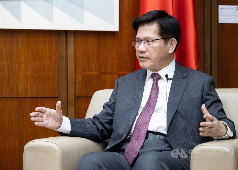 林佳龍抵達聖文森 送交賴總統賀函給聖國總督 林佳龍抵達聖文森 送交賴總統賀函給聖國總督