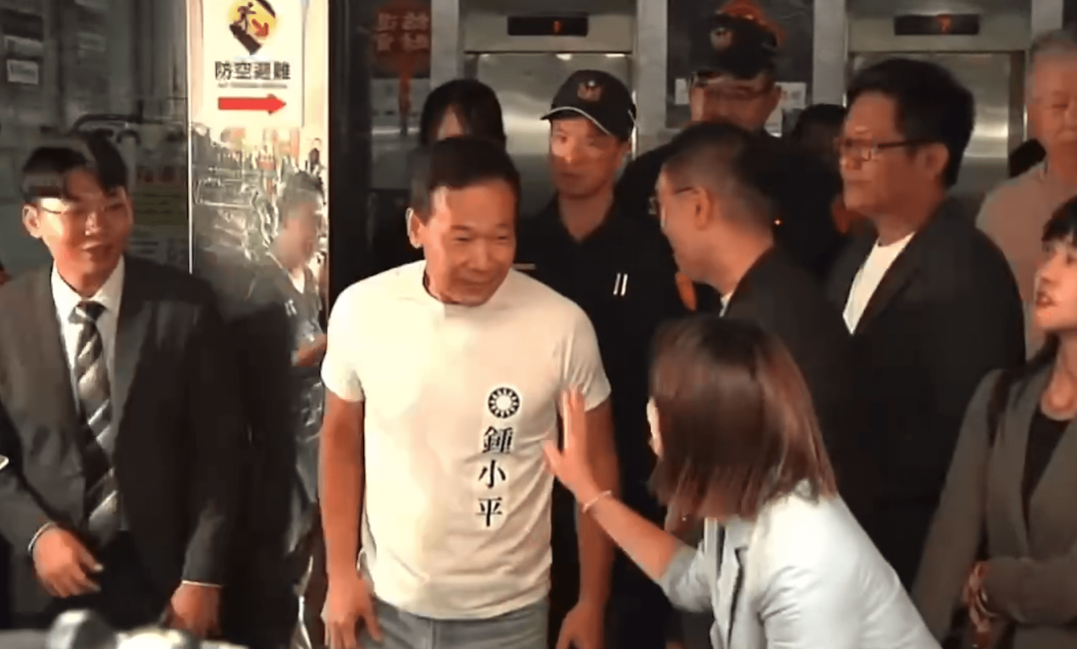 基隆市長謝國樑罷免案投票登場 鍾小平違反選罷法喊了這句話 基隆市長謝國樑罷免案投票登場 鍾小平違反選罷法喊了這句話