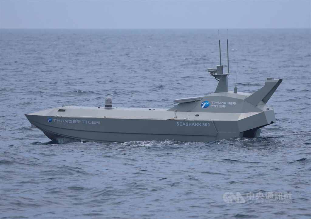 中科院邀國內外廠秀水面無人載具 3台廠無人艇海上較勁 中科院邀國內外廠秀水面無人載具 3台廠無人艇海上較勁