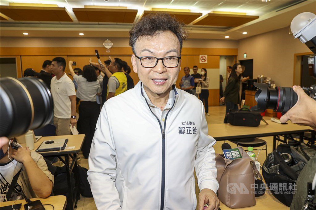 遭指接受陳情收費 鄭正鈐否認:必要時採取法律行動 遭指接受陳情收費 鄭正鈐否認:必要時採取法律行動