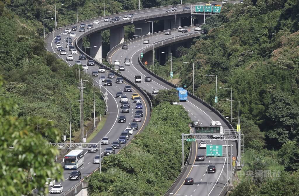 國道暑假週五到週日估有大量車潮 平日的1.2倍 國道暑假週五到週日估有大量車潮 平日的1.2倍