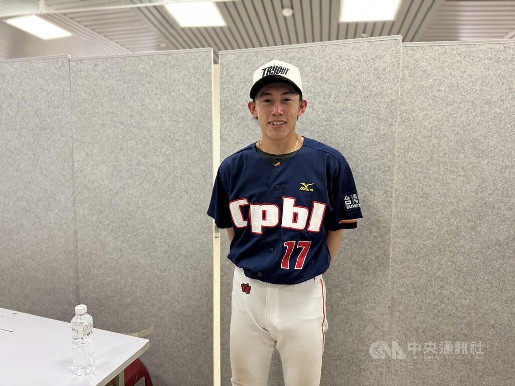 江沁恩多練卡特豐富配球 拚職棒請教黃仲翔、張峻瑋 江沁恩多練卡特豐富配球 拚職棒請教黃仲翔、張峻瑋