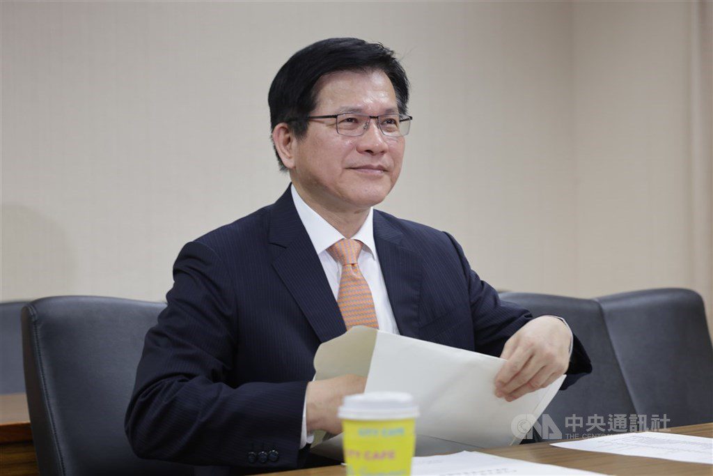 林佳龍洪申翰會商合作 紓解產業缺工拓展海外就業