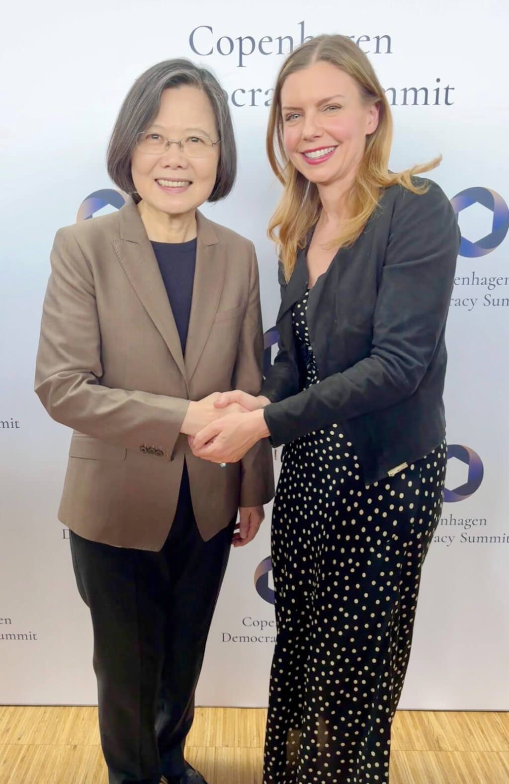 蔡英文推薦紀錄片看不見的國家 盼團結展現台灣韌性 蔡英文推薦紀錄片看不見的國家 盼團結展現台灣韌性